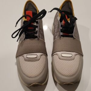 Elegant Beige and Black Women's Athletic Shoes